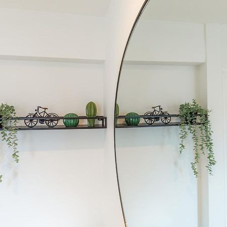 4 Bed City House With Private Garden And Parking ウィンチェスター エクステリア 写真